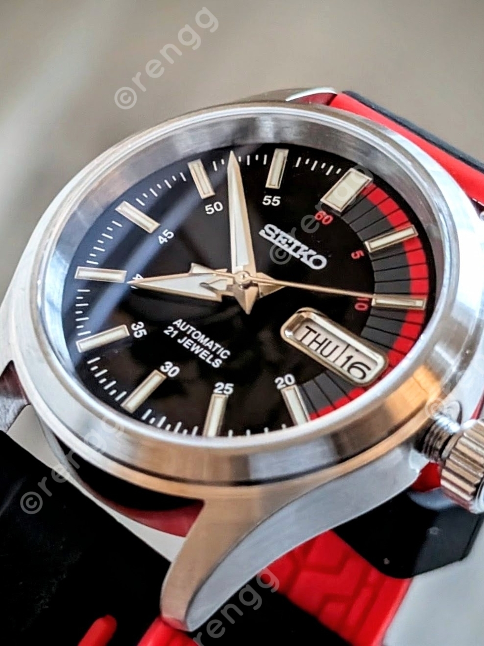 Seiko Automatic Black Dial Watch Day/Date Red Accent Sapphire 36mm Excellent